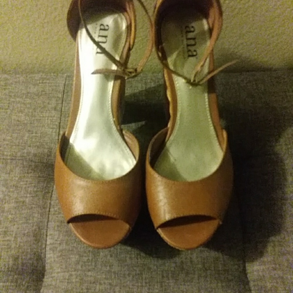 Shoes - Picture 4 of 8